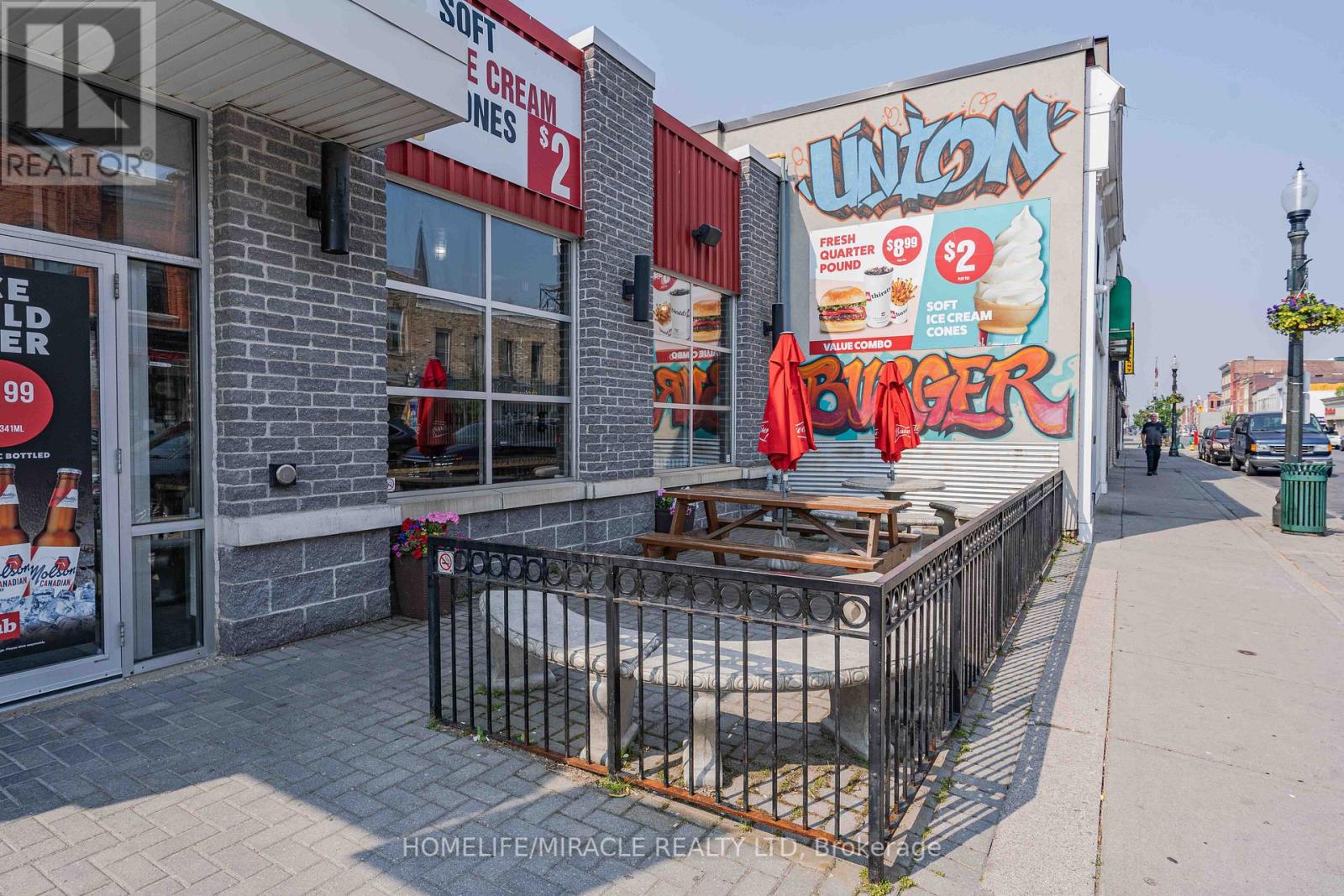 524 DUNDAS ST