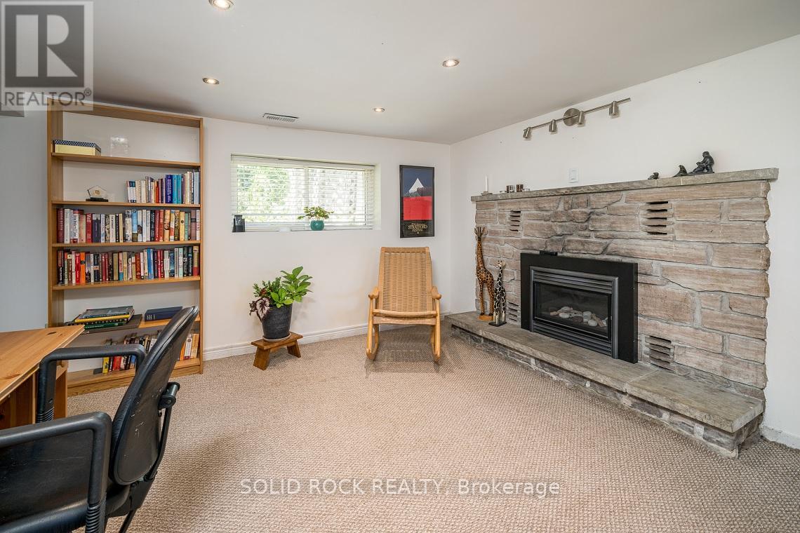 68 MOWAT AVE