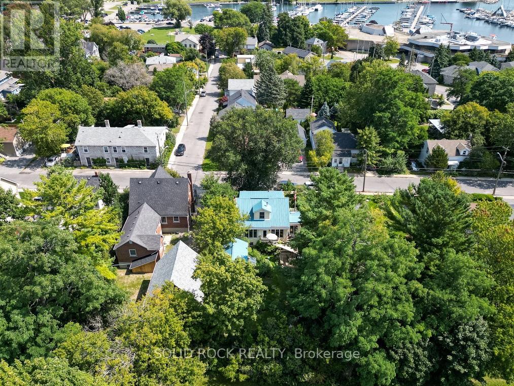 68 MOWAT AVE