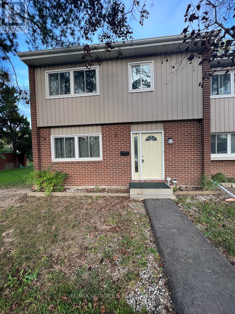 #17 -121 UNIVERSITY AVE E, #17