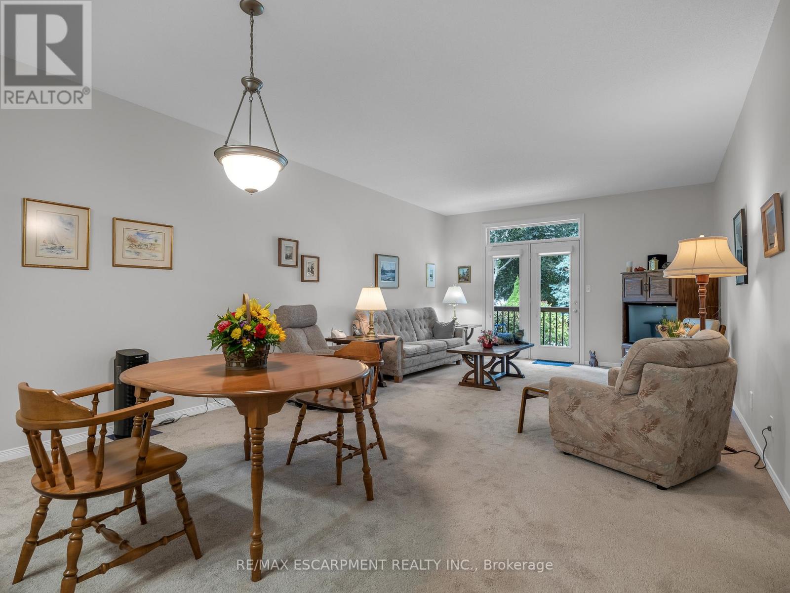34 WENTWORTH DR
