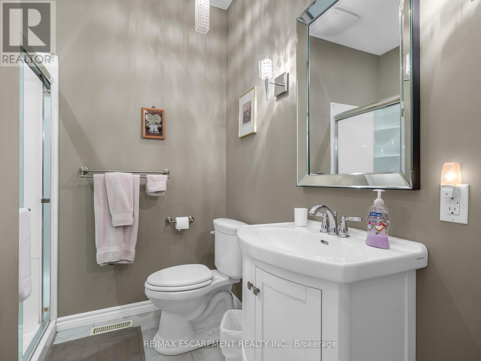 34 WENTWORTH DR