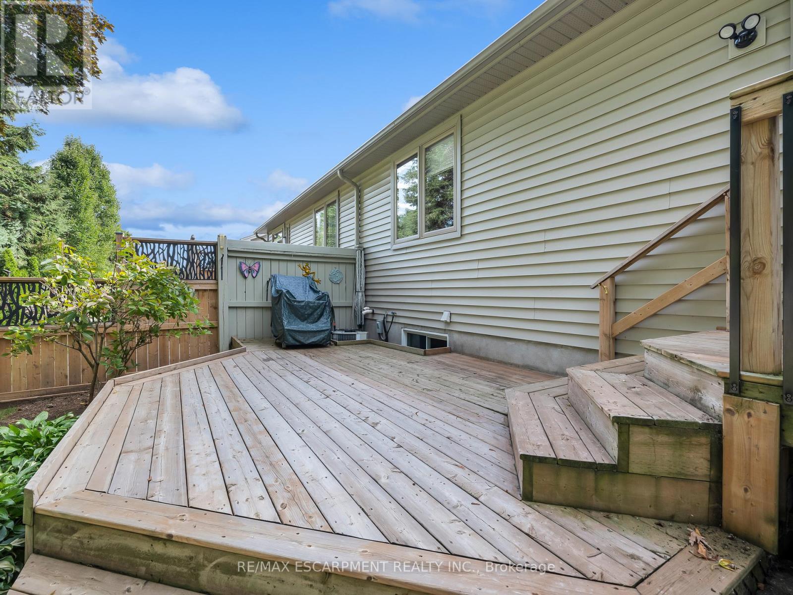 34 WENTWORTH DR