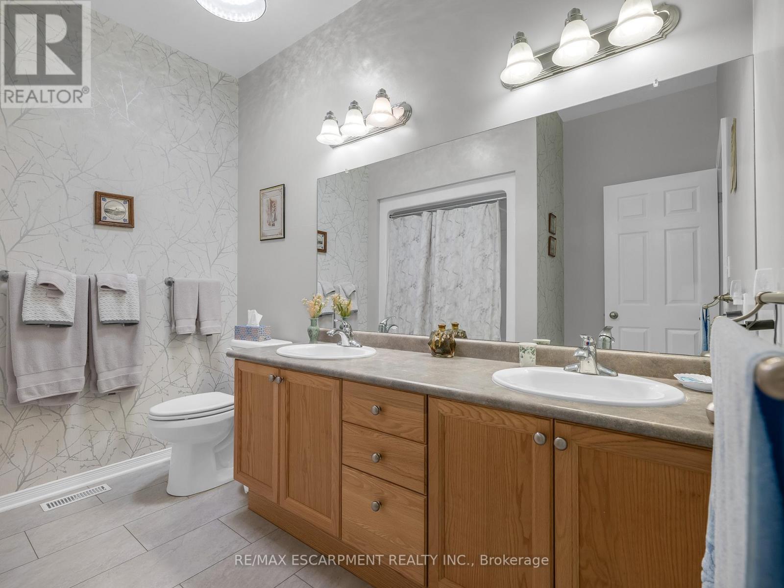 34 WENTWORTH DR