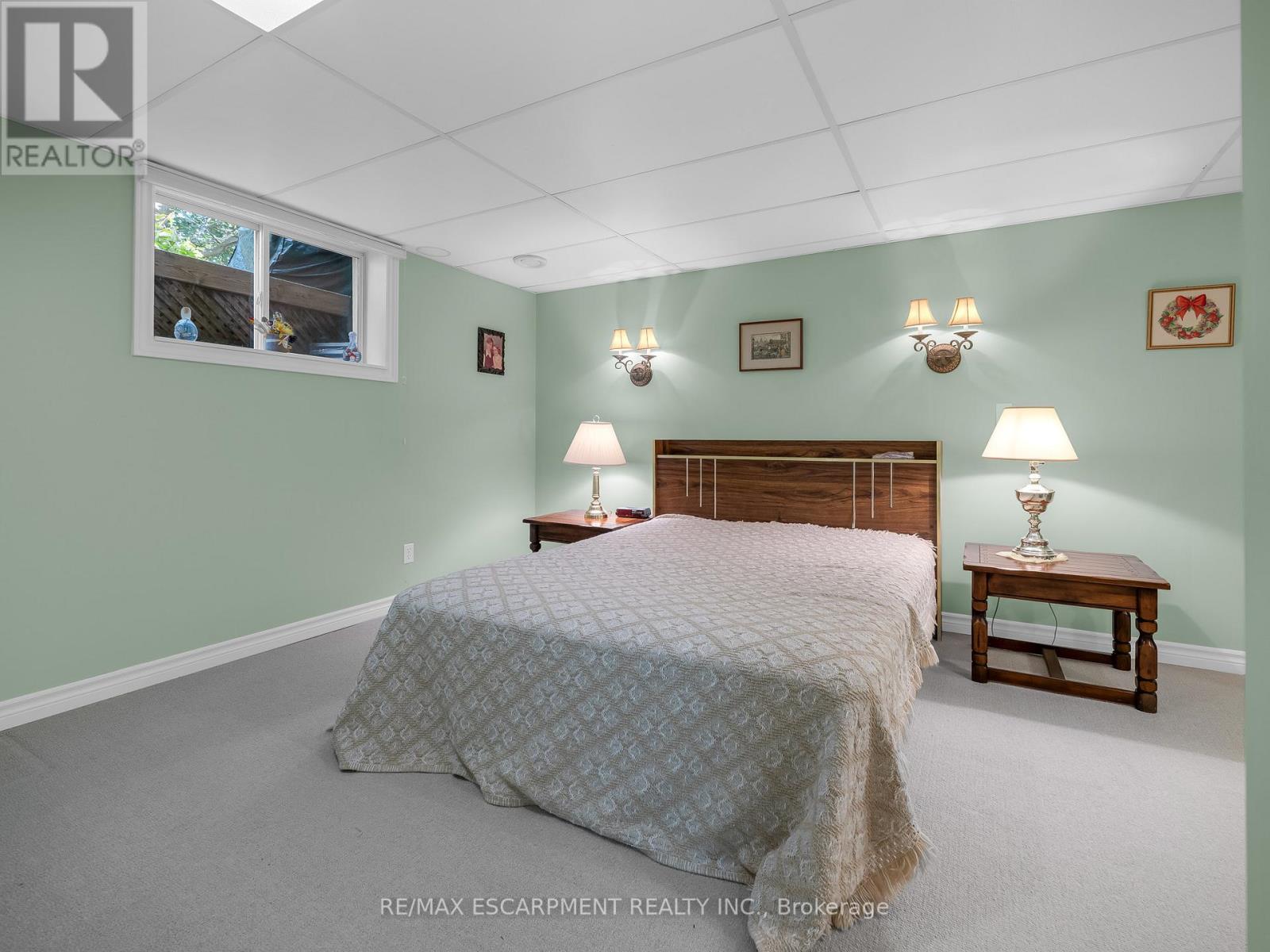 34 WENTWORTH DR