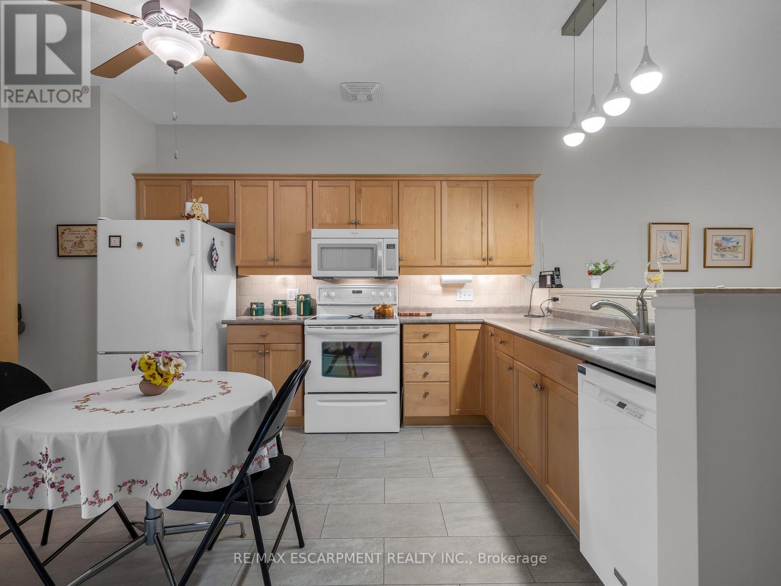 34 WENTWORTH DR