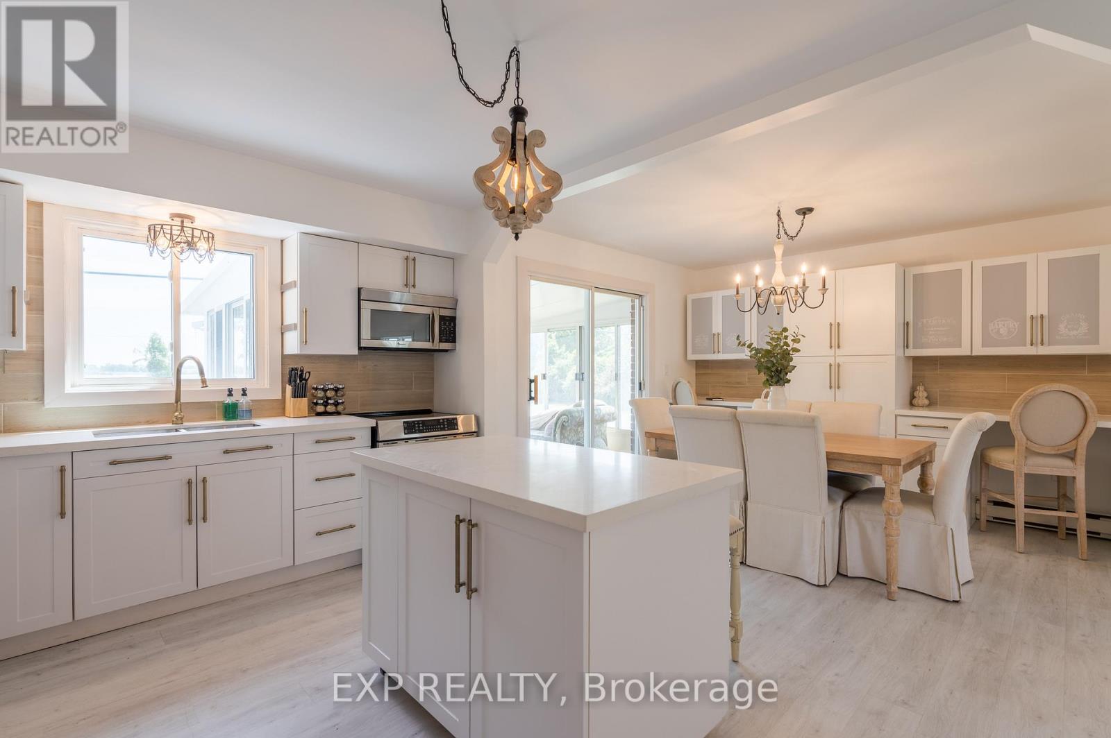 150 BAYVIEW DR