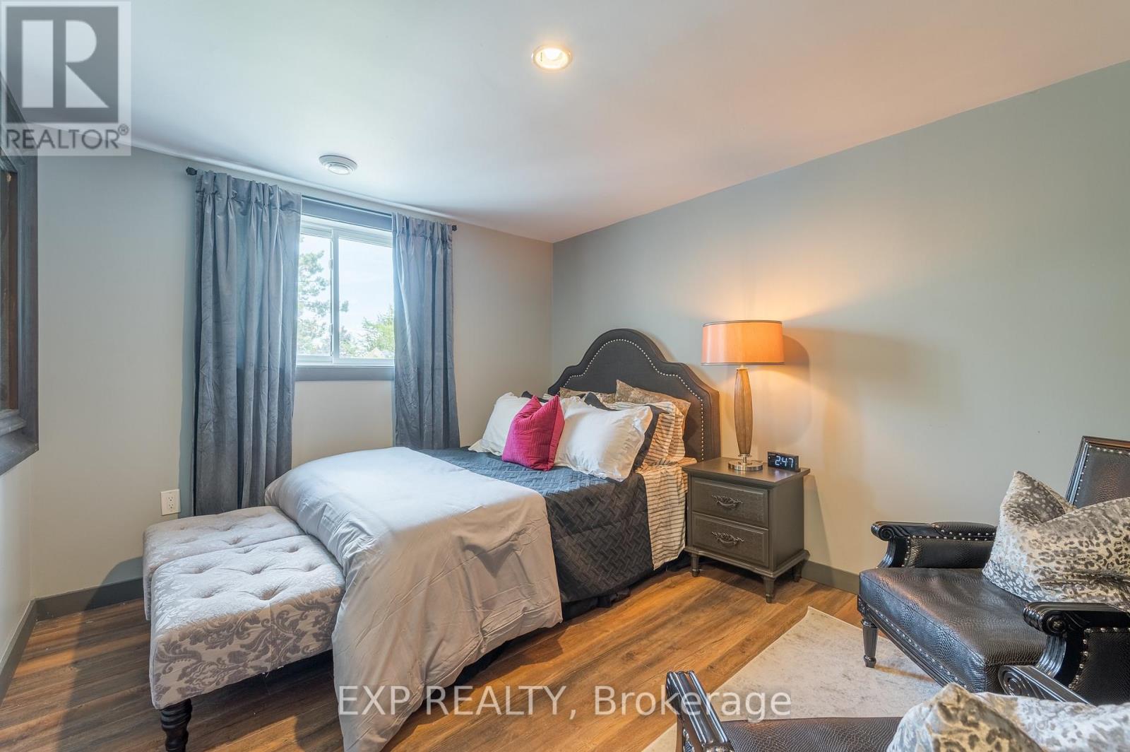 150 BAYVIEW DR