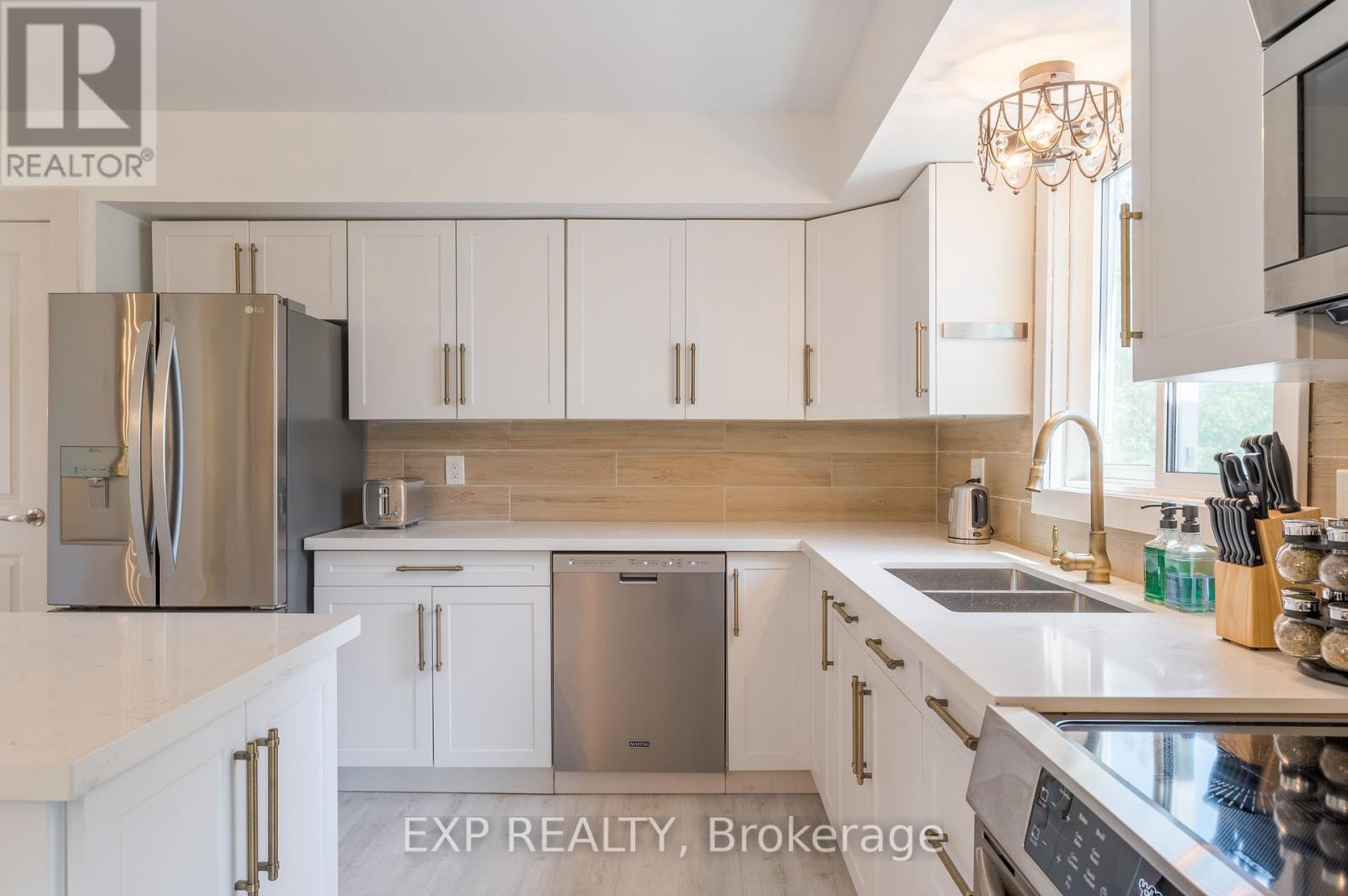 150 BAYVIEW DR
