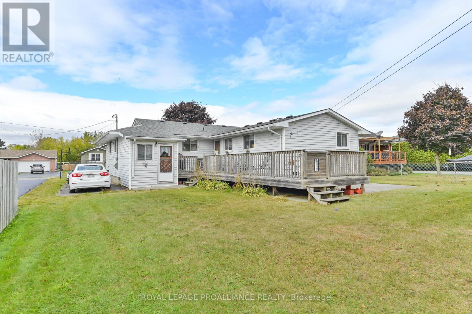 11 ELGIN ST E
