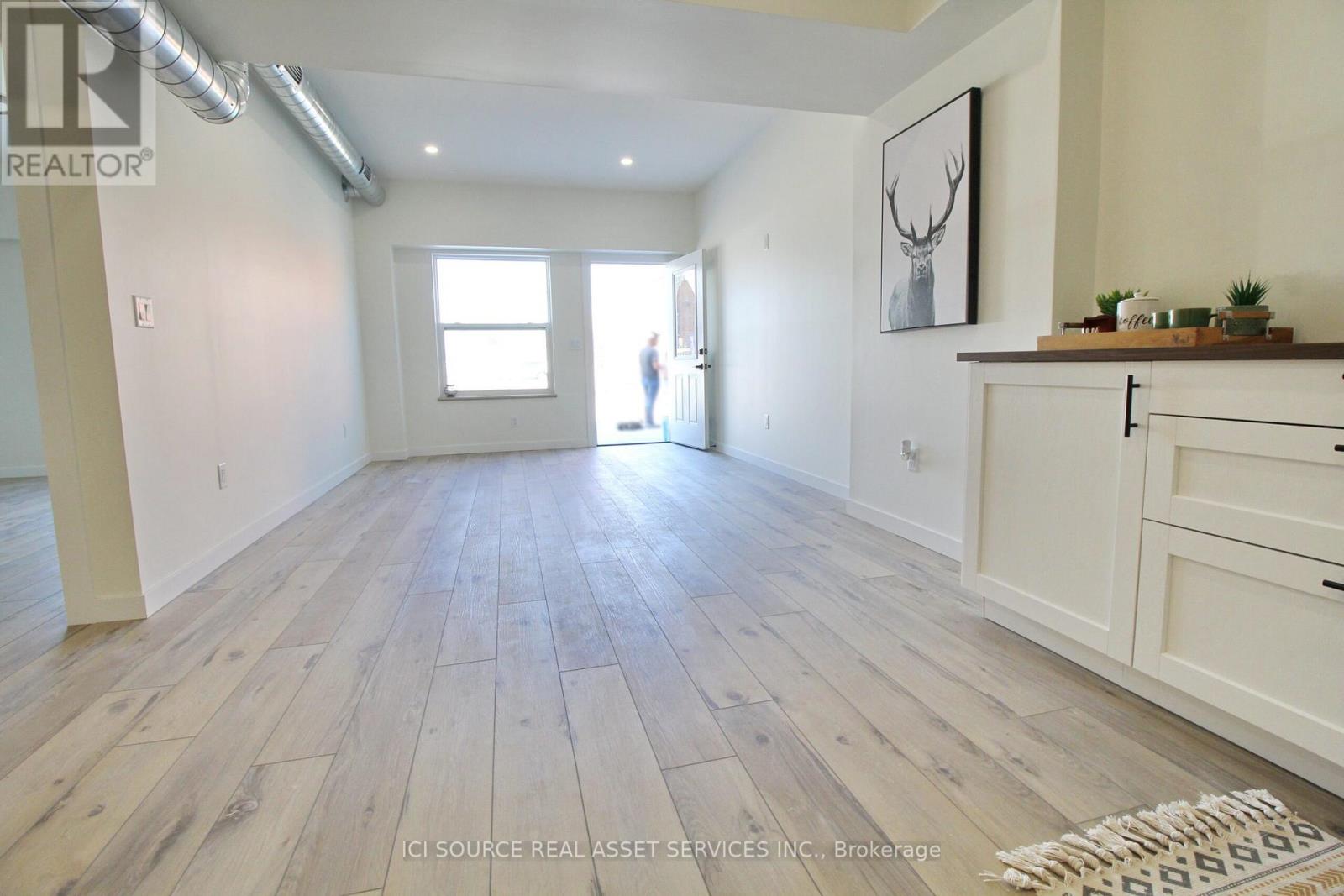 U 10 2 TALBOT ST S, #Unit 10