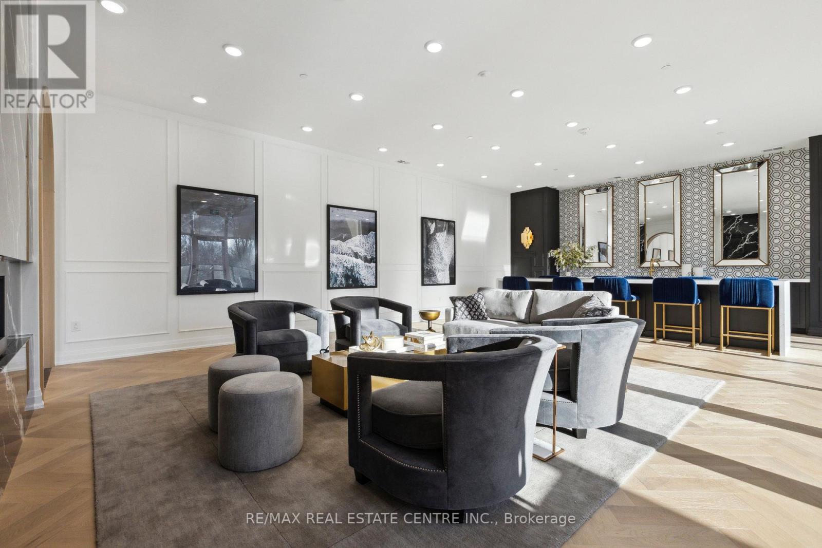 #602 -71 WYNDHAM ST S, #602