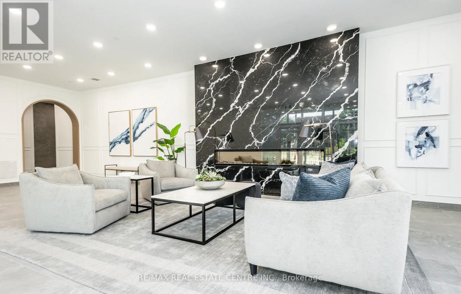 #602 -71 WYNDHAM ST S, #602