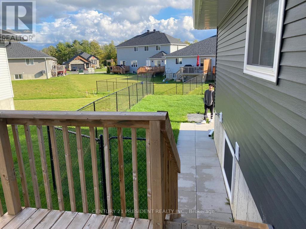 76 CAMERON CRES