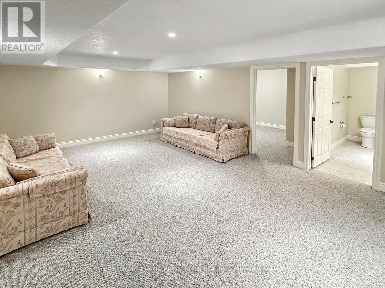 #2 -16 LANE AVE, #2