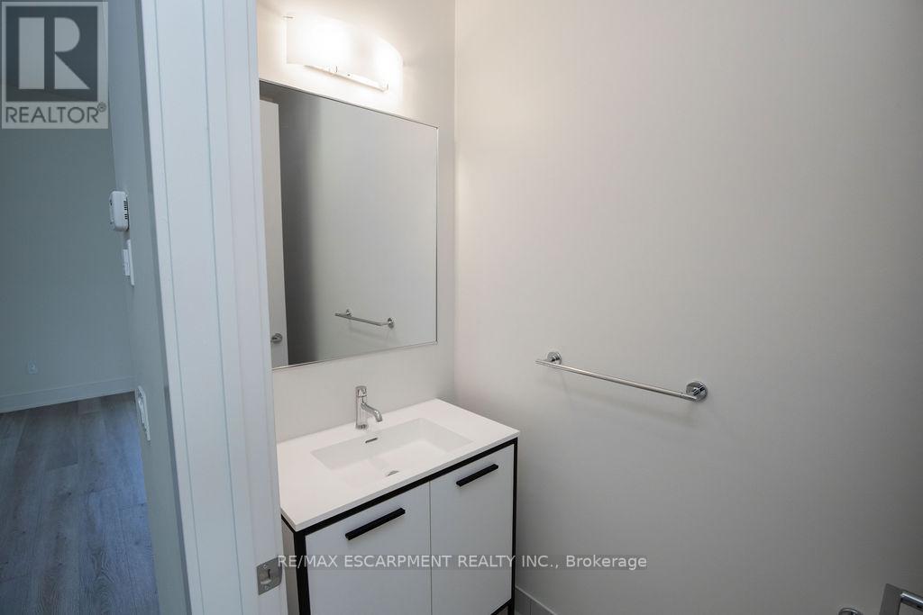 #76 -10 WINDWARD DR, #76