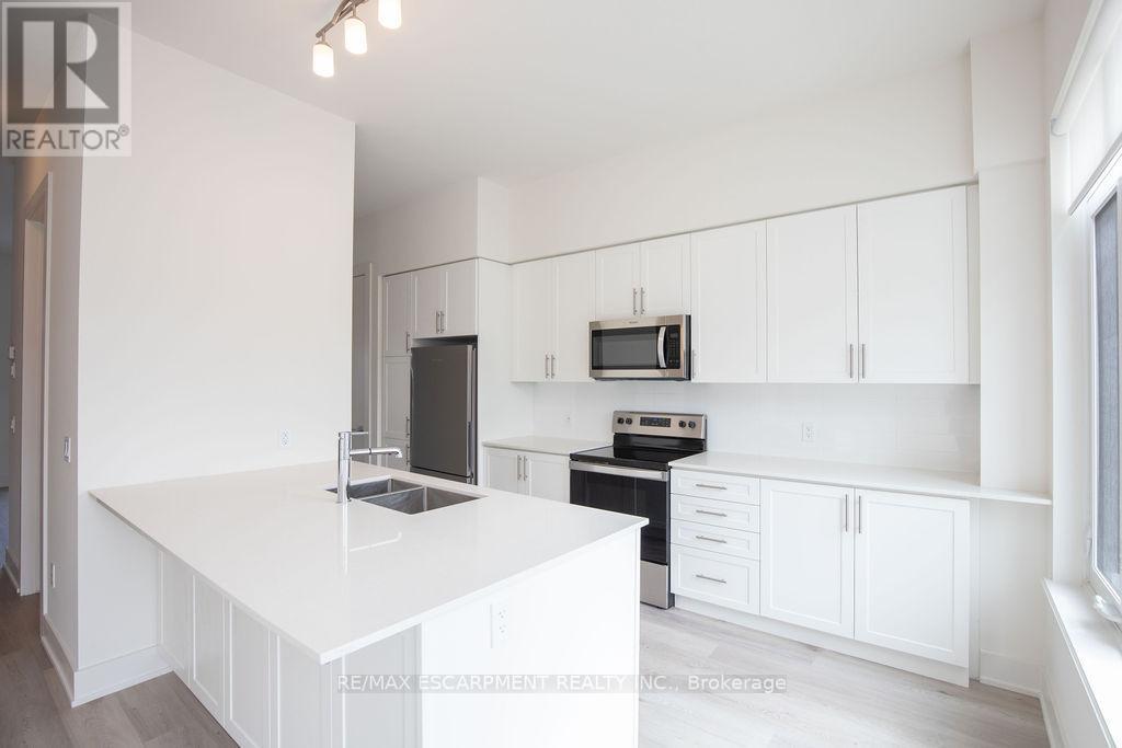 #76 -10 WINDWARD DR, #76
