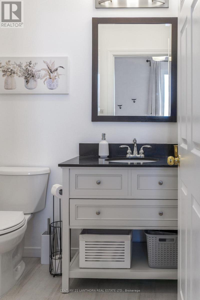 #REAR -128 PICTON MAIN ST, #Rear