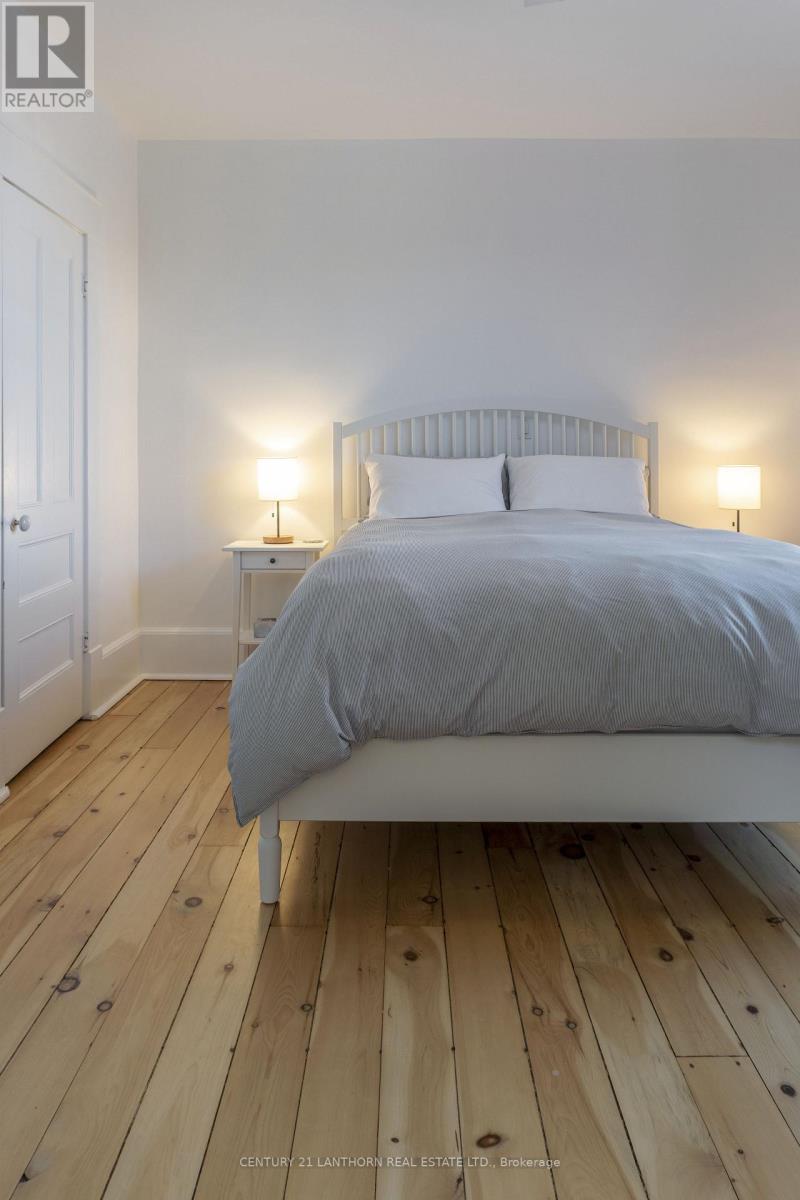 #REAR -128 PICTON MAIN ST, #Rear