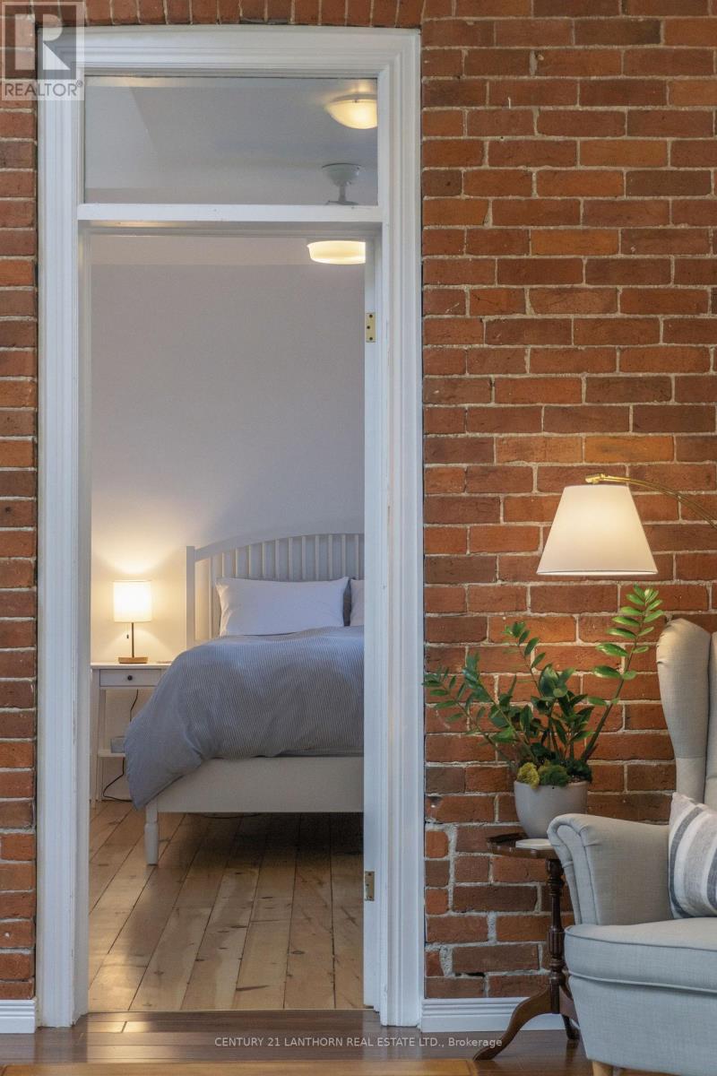 #REAR -128 PICTON MAIN ST, #Rear