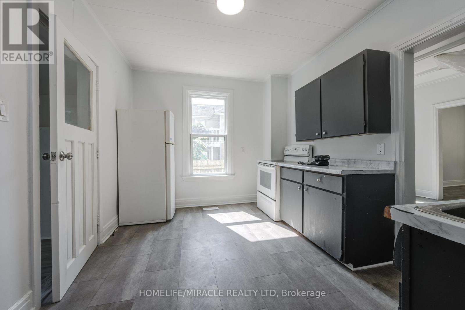 48 WINNIETT ST