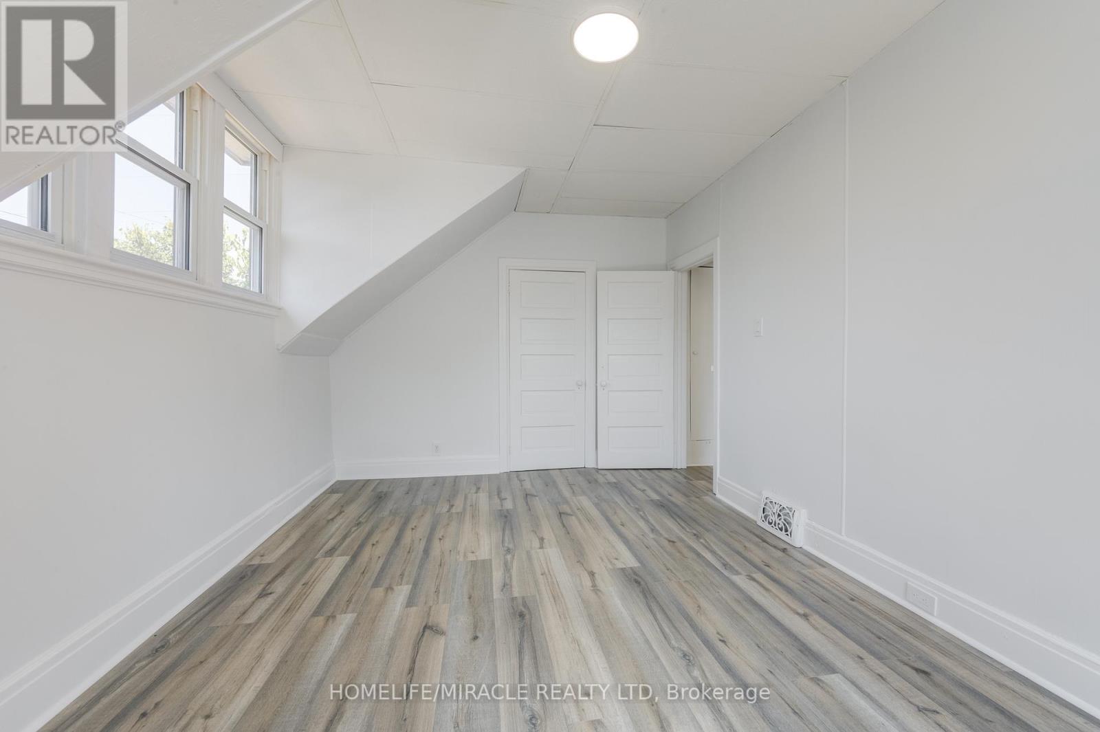 48 WINNIETT ST