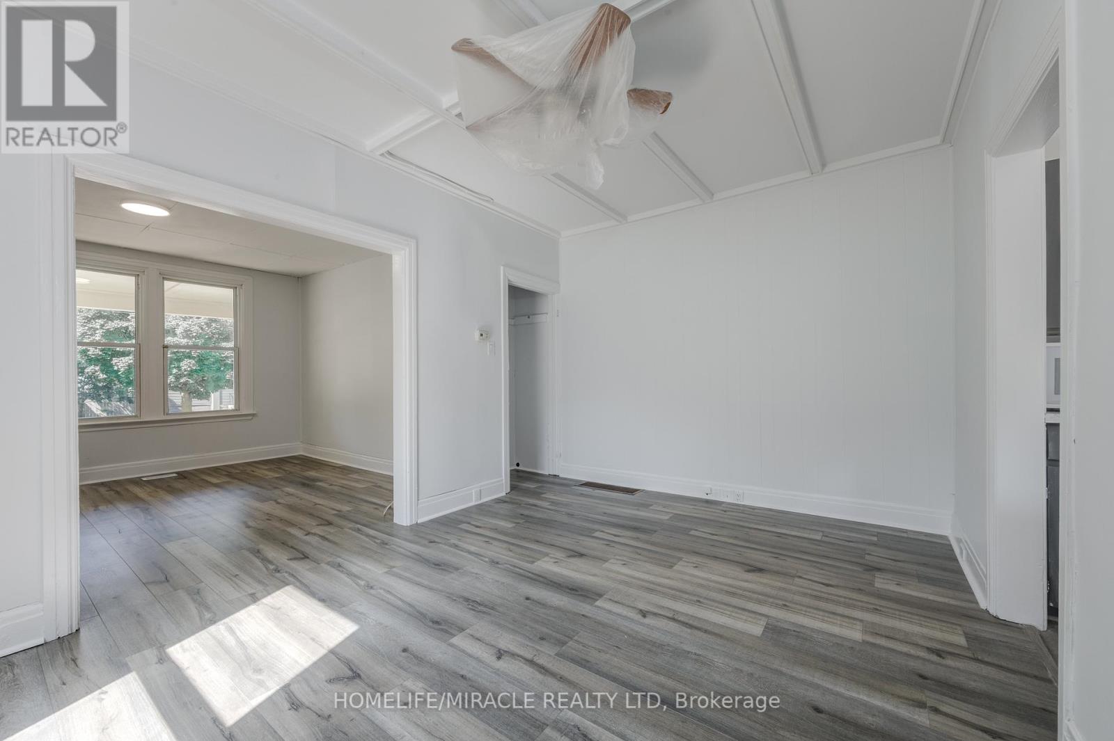 48 WINNIETT ST