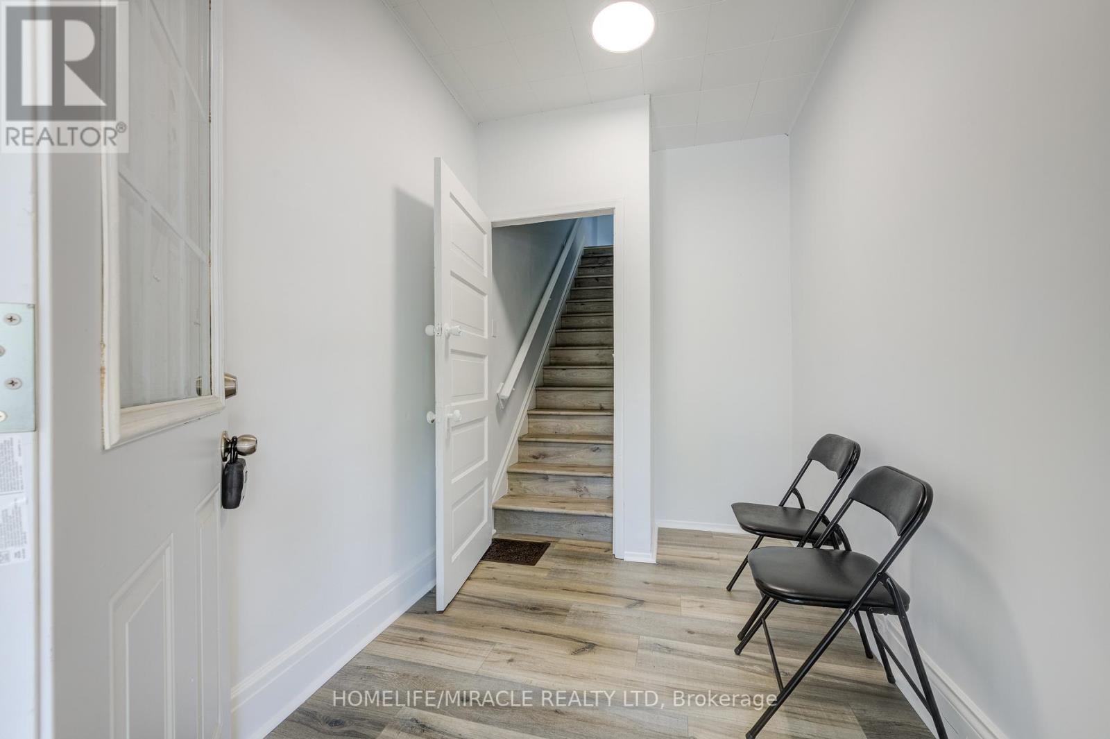 48 WINNIETT ST