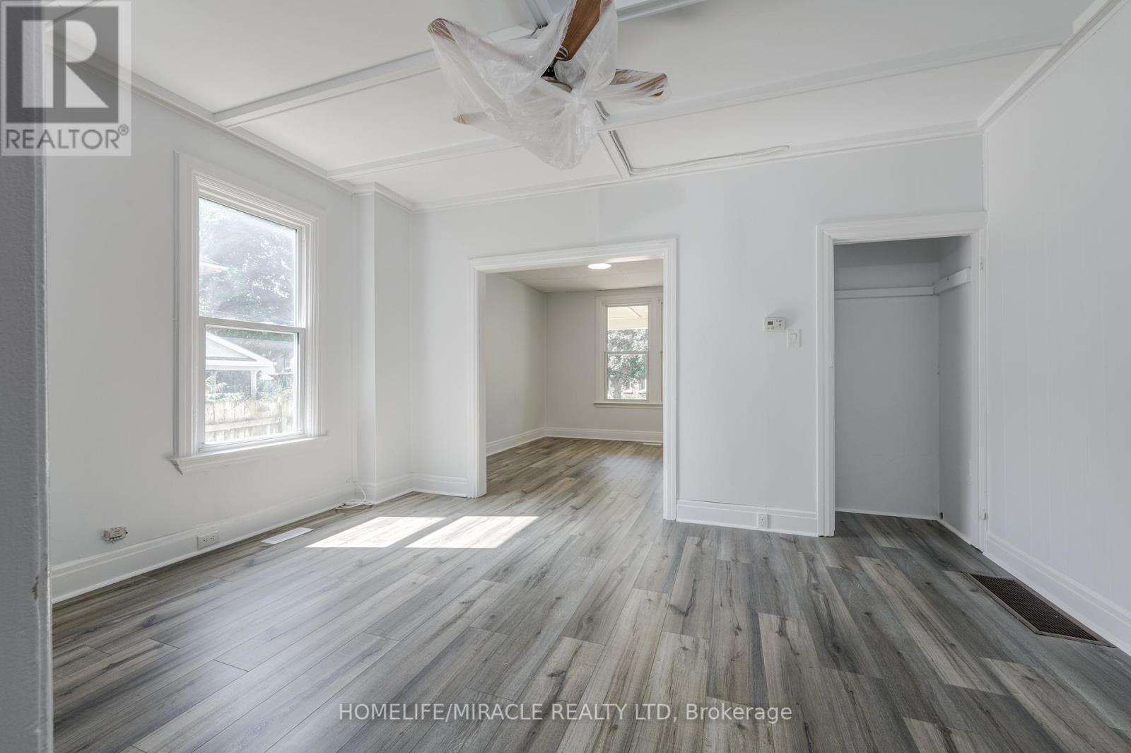 48 WINNIETT ST