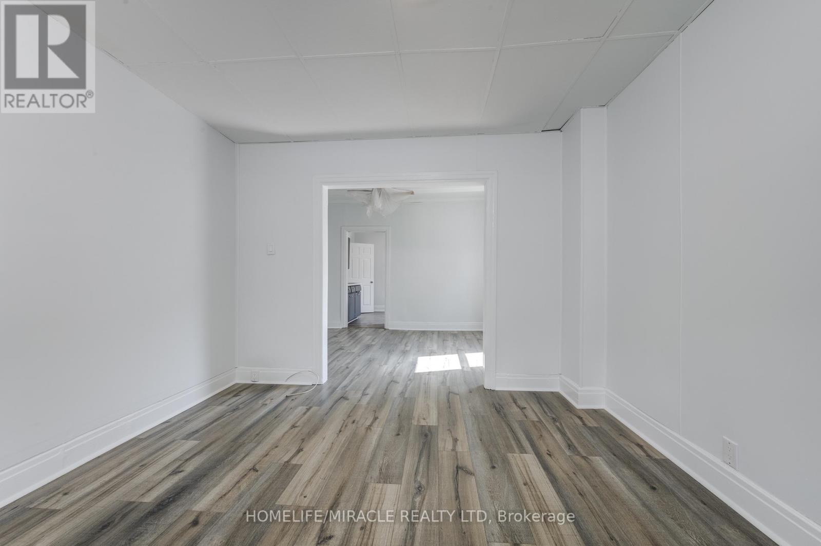 48 WINNIETT ST