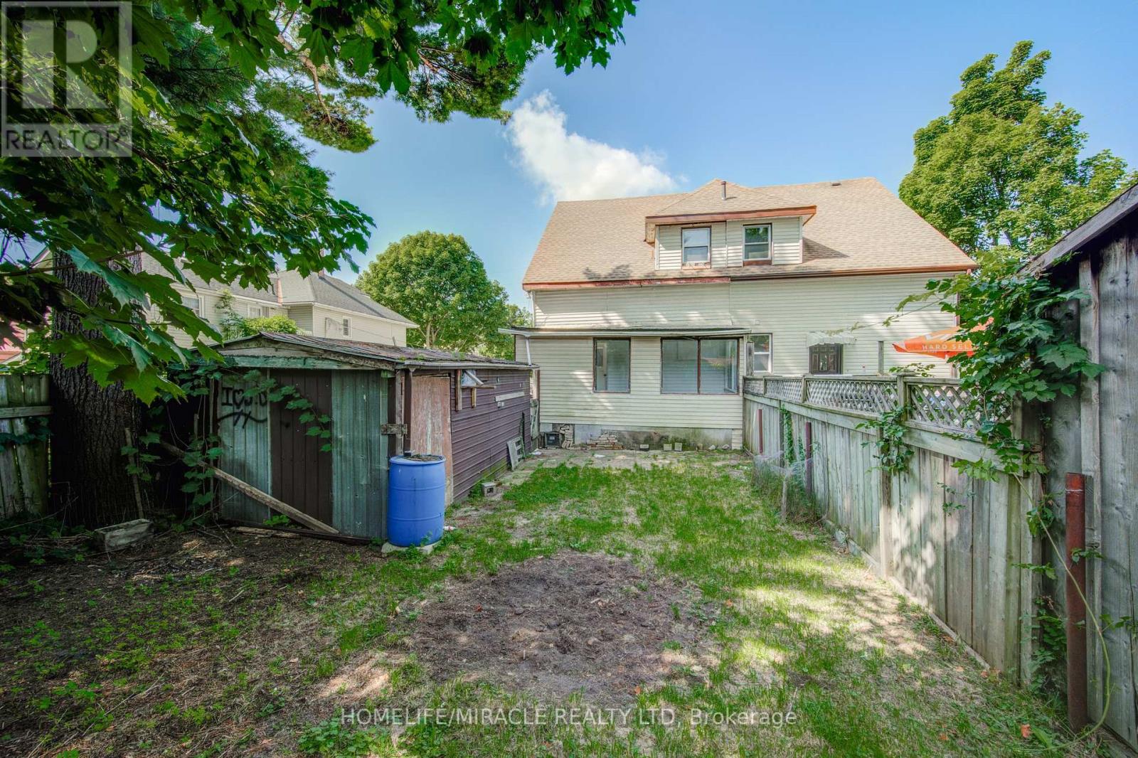 48 WINNIETT ST