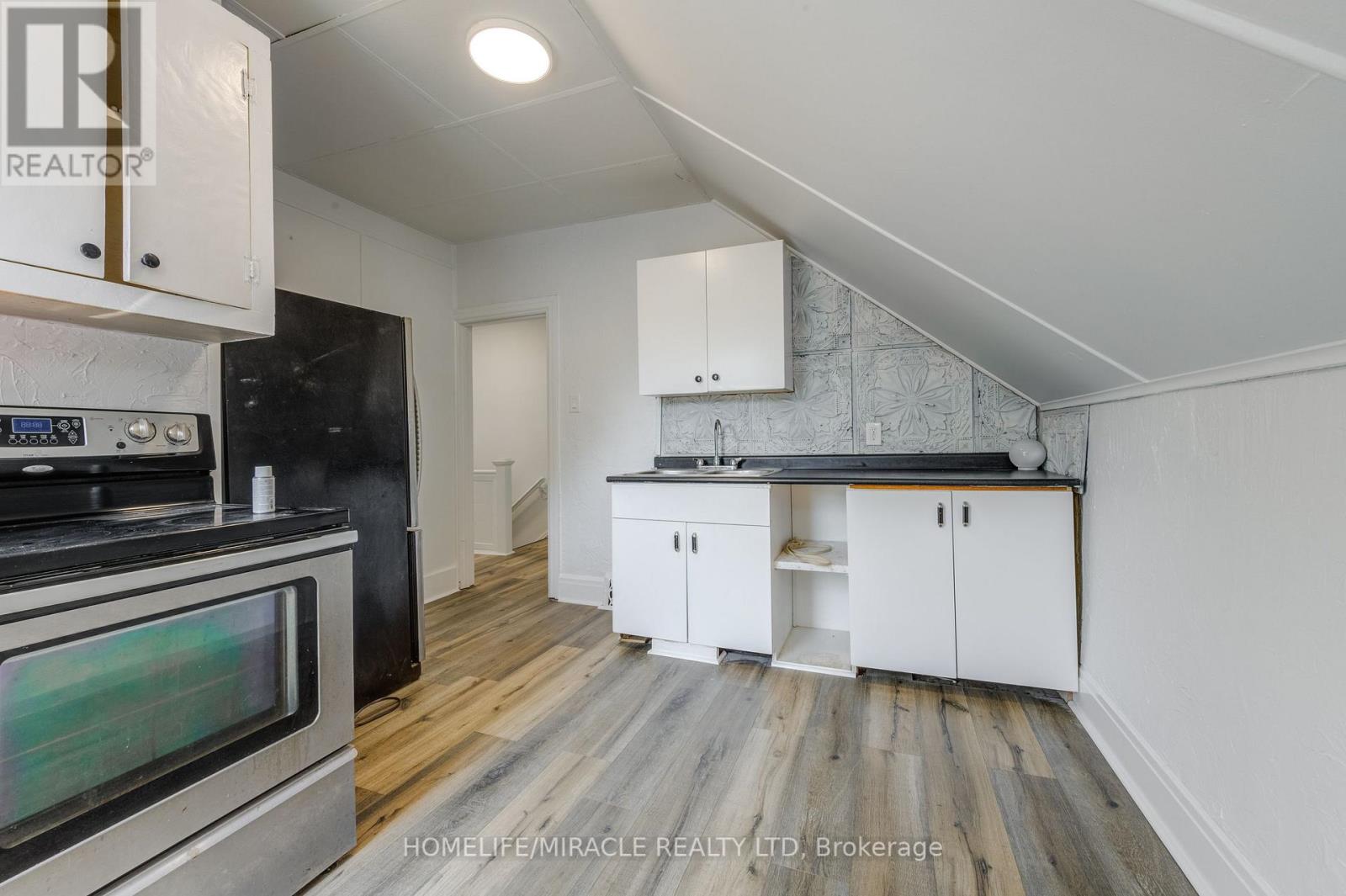 48 WINNIETT ST