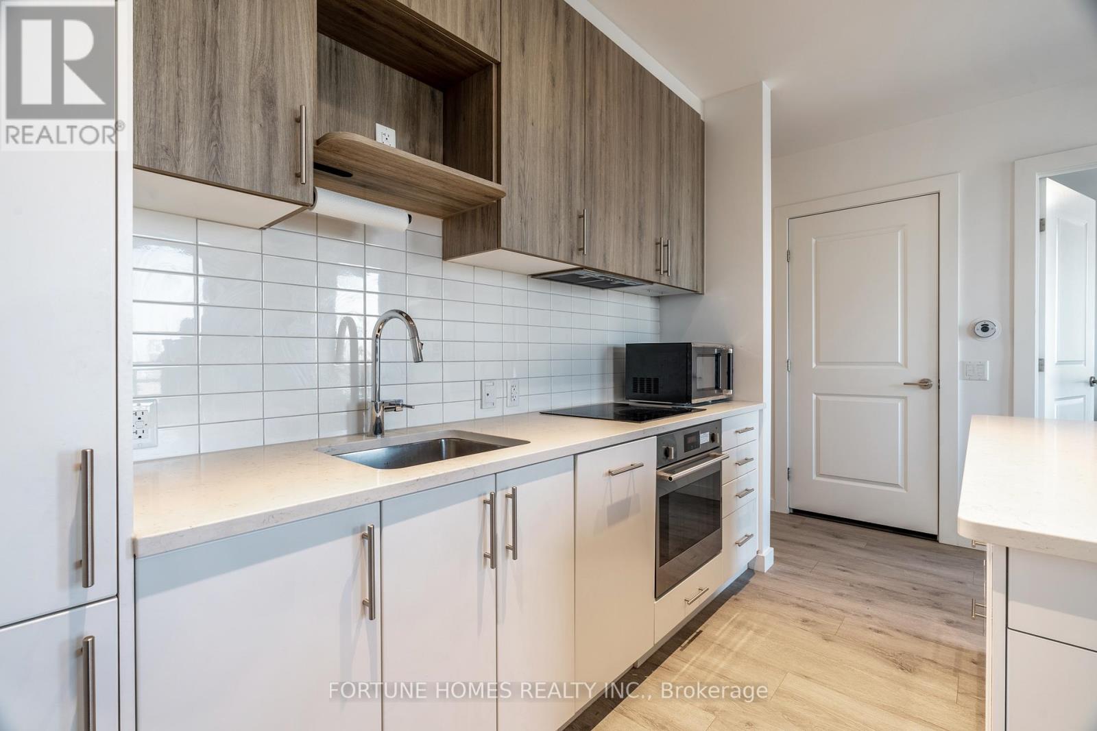 #1712 -181 KING ST S, #1712