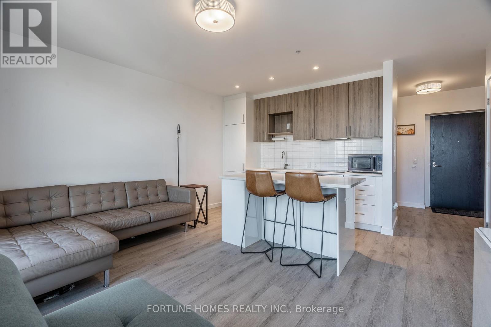 #1712 -181 KING ST S, #1712