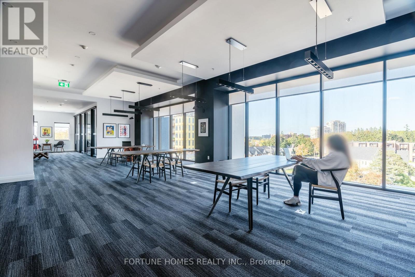 #1712 -181 KING ST S, #1712