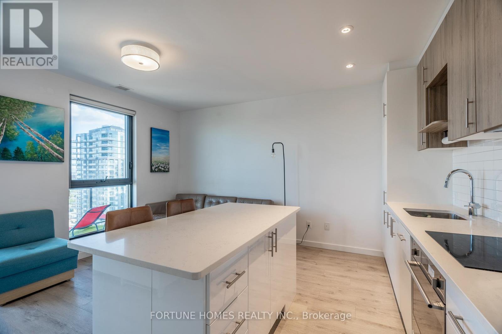 #1712 -181 KING ST S, #1712
