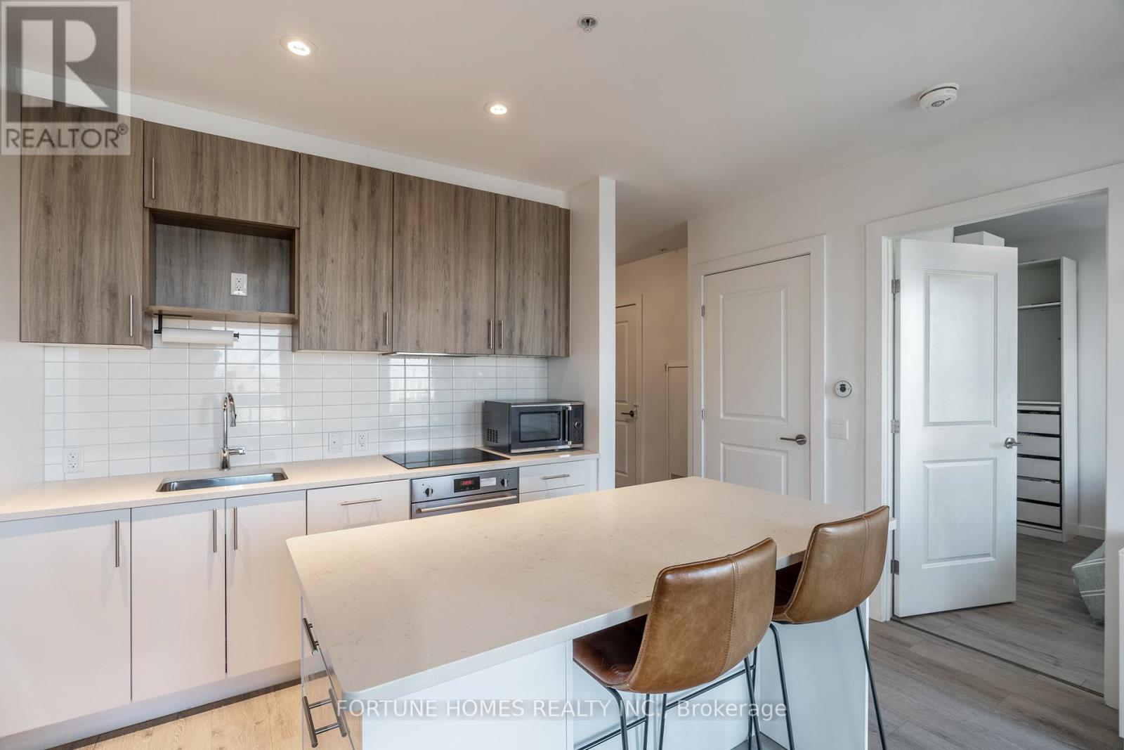 #1712 -181 KING ST S, #1712