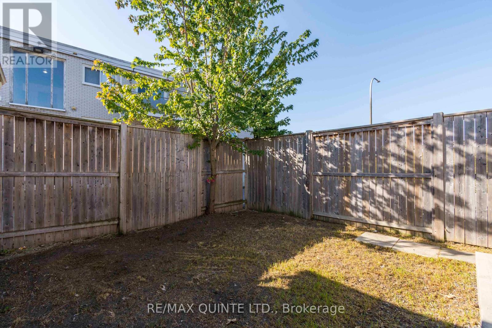 5 RIDLEY ST E