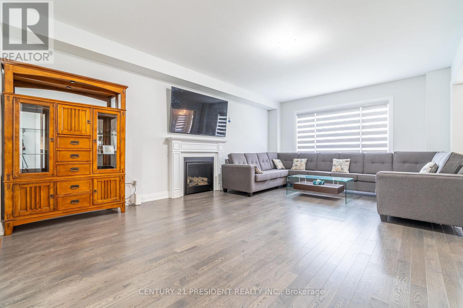 1095 EDINBURGH DR
