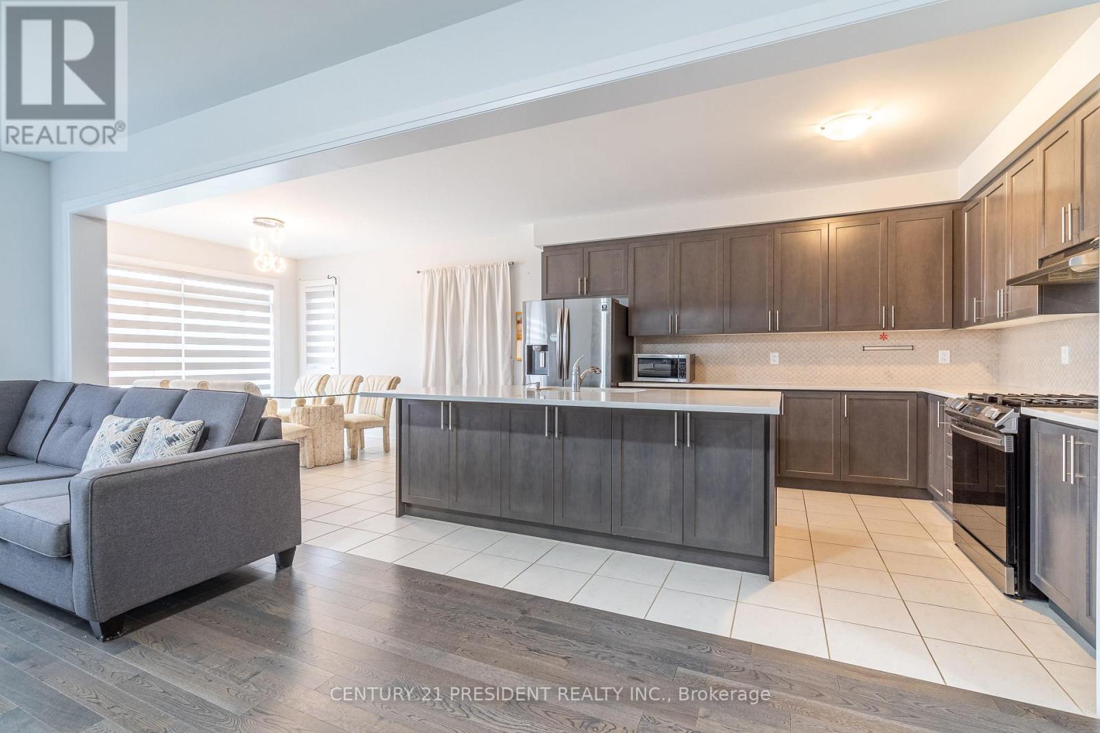 1095 EDINBURGH DR