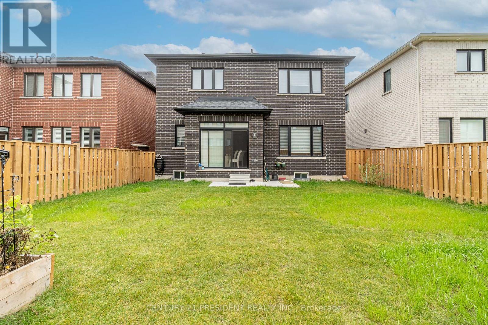 1095 EDINBURGH DR