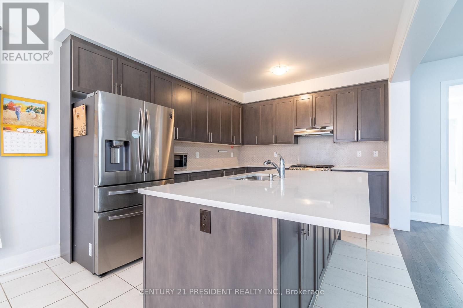 1095 EDINBURGH DR