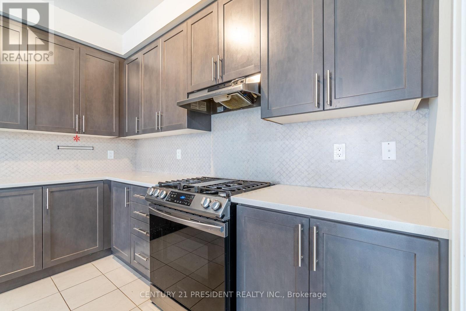 1095 EDINBURGH DR