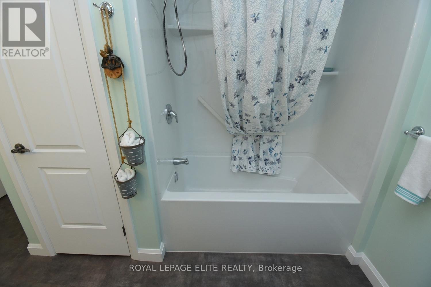 #15 -740 MAIN ST E, #15