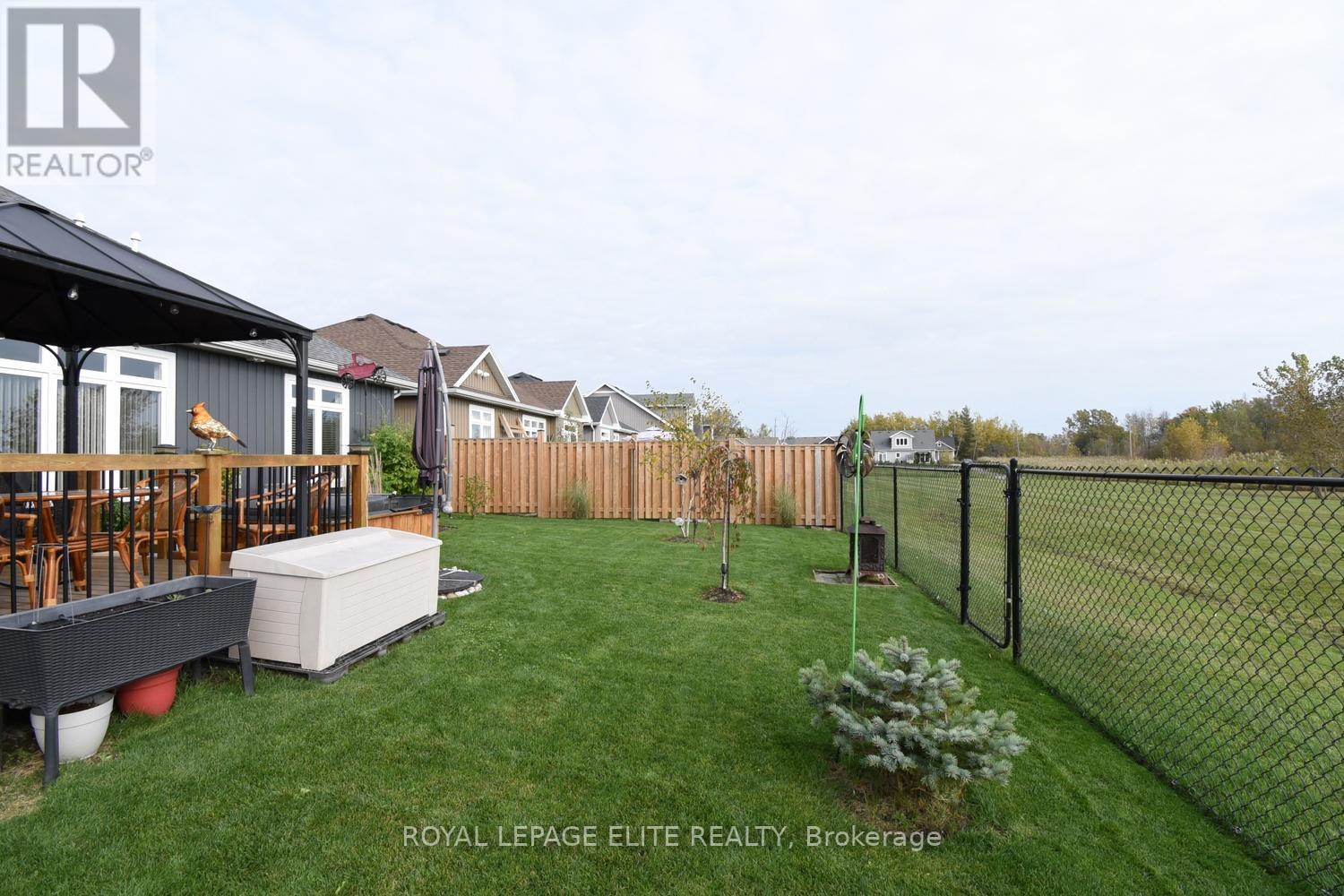 #15 -740 MAIN ST E, #15