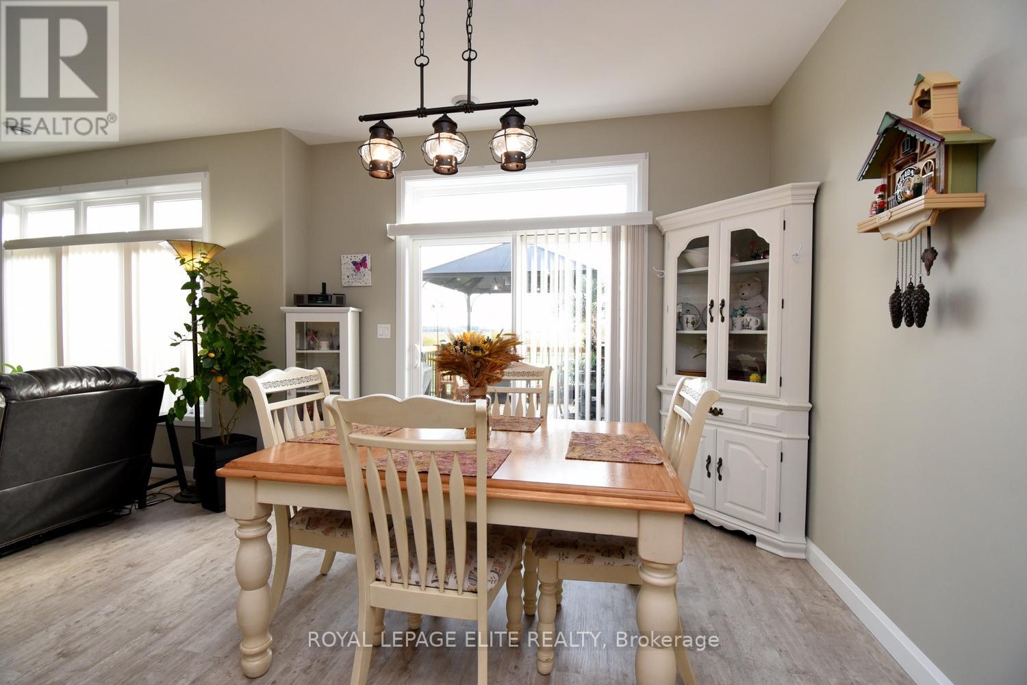 #15 -740 MAIN ST E, #15