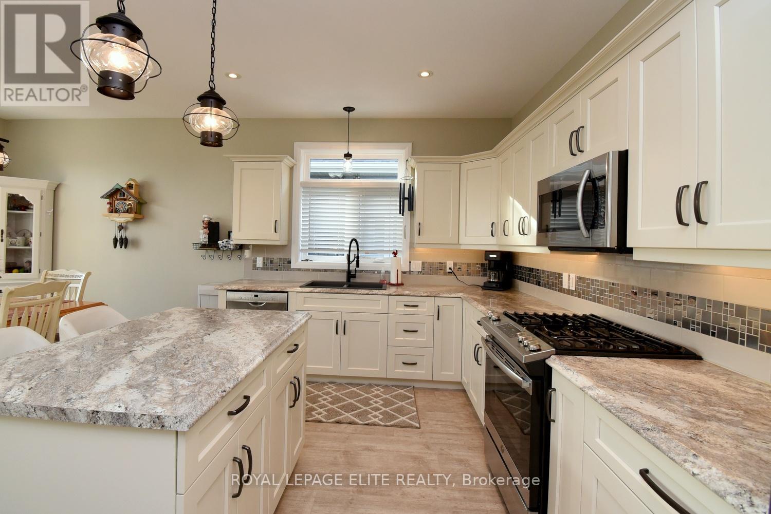 #15 -740 MAIN ST E, #15