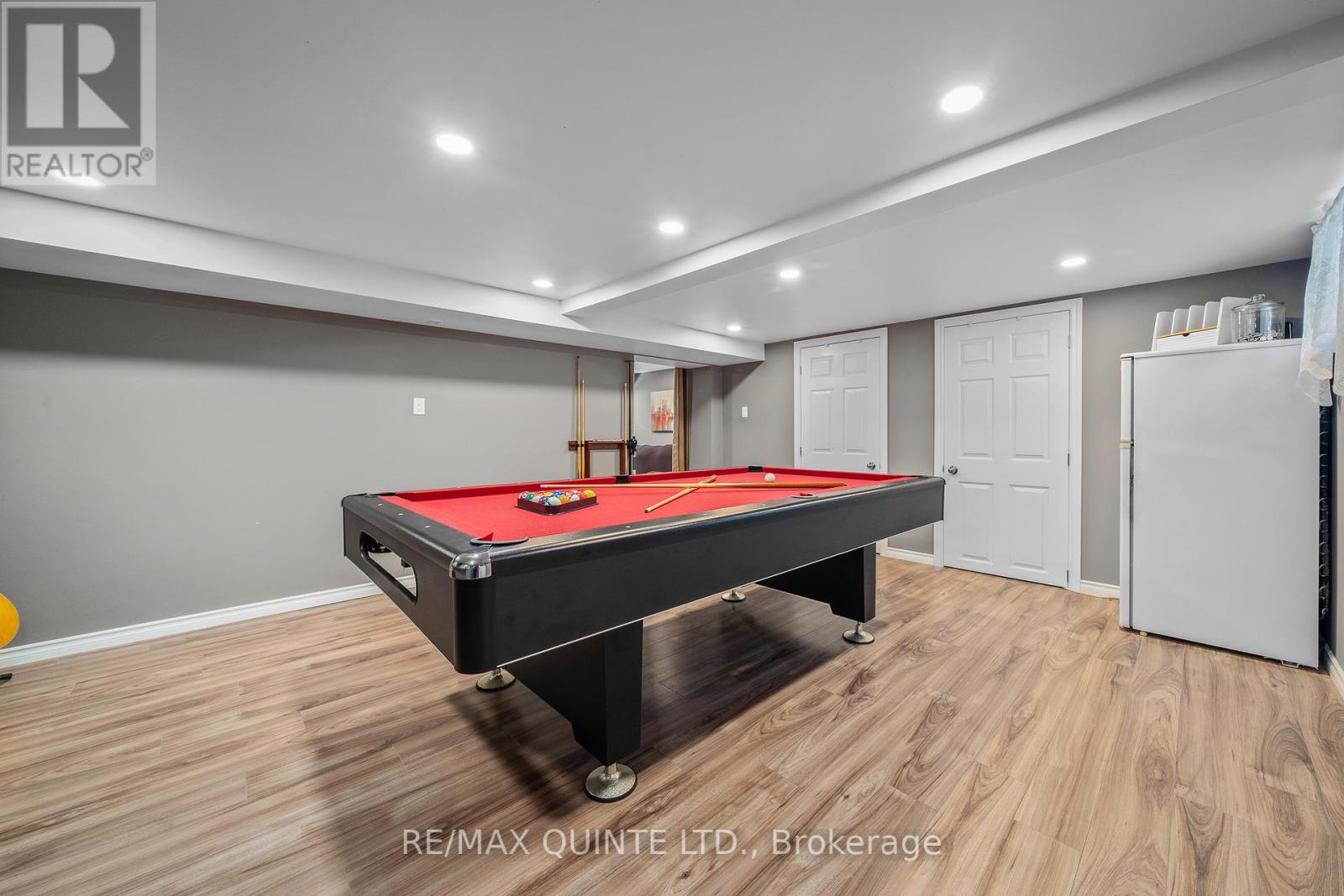 16 MAPLE DR