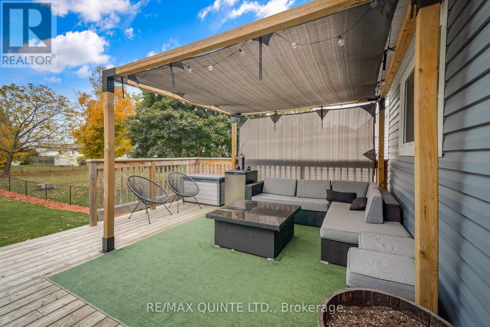 16 MAPLE DR
