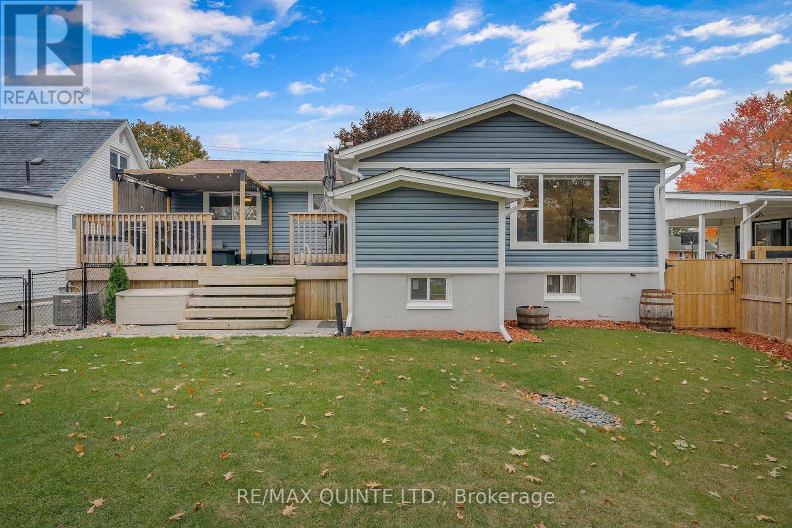 16 MAPLE DR